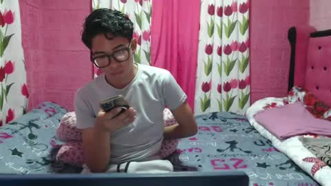 Snapshot of mrheartthief chatting on June 14, 1:35 pm mrheartthief online show from June 14, 1:35 pm
