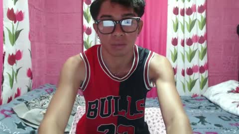 Snapshot of mrheartthief chatting on June 16, 8:22 pm mrheartthief online show from June 16, 8:22 pm