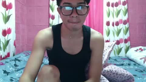 Snapshot of mrheartthief chatting on June 18, 12:22 am mrheartthief online show from June 18, 12:22 am
