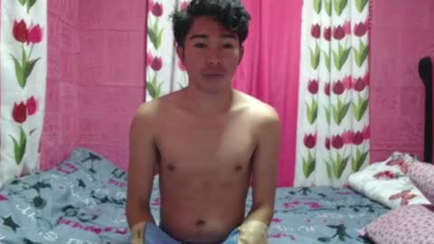 Snapshot of mrheartthief chatting on June 22, 6:49 pm mrheartthief online show from June 22, 6:49 pm