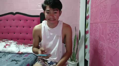 Snapshot of mrheartthief chatting on June 28, 2:34 pm mrheartthief online show from June 28, 2:34 pm