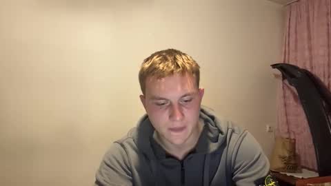 Snapshot of mrheat_ chatting on October 7, 7:11 pm Max online show from October 7, 7:11 pm