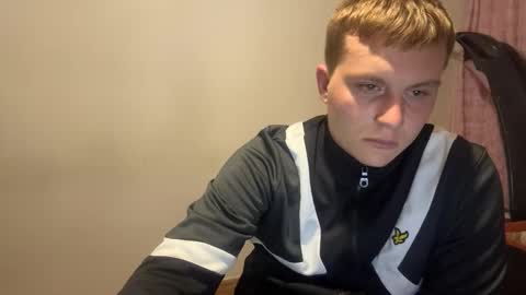 Snapshot of mrheat_ chatting on October 8, 7:11 pm Max online show from October 8, 7:11 pm