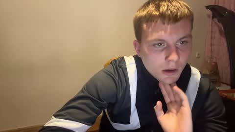 Snapshot of mrheat_ chatting on October 9, 7:12 pm Max online show from October 9, 7:12 pm