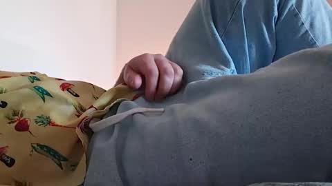 Snapshot of mrjambonsec chatting on March 20, 8:52 am mrjambonsec online show from March 20, 8:52 am