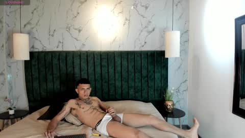 Snapshot of mrjustin_ chatting on September 12, 9:15 pm mrjustin_ online show from September 12, 9:15 pm