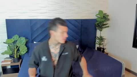 Snapshot of mrjustin_ chatting on October 4, 8:07 pm mrjustin_ online show from October 4, 8:07 pm