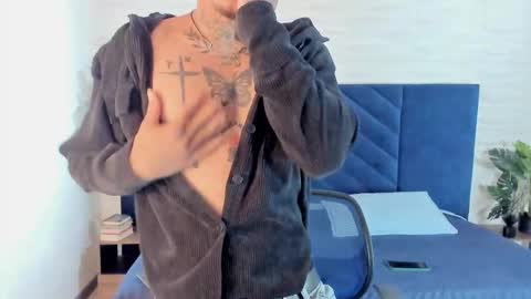 Snapshot of mrjustin_ chatting on October 12, 9:14 pm mrjustin_ online show from October 12, 9:14 pm