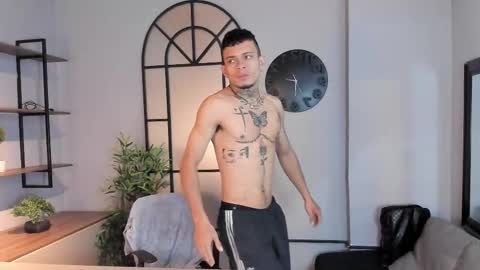 Snapshot of mrjustin_ chatting on October 20, 8:09 pm mrjustin_ online show from October 20, 8:09 pm