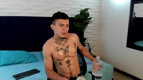 Snapshot of mrjustin_ chatting on October 22, 8:52 pm mrjustin_ online show from October 22, 8:52 pm