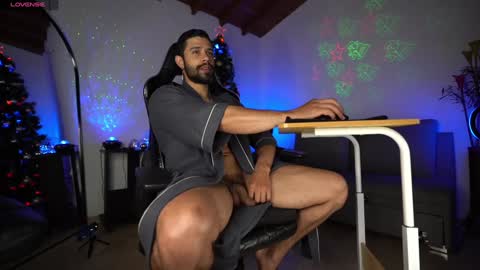 Luis    Instagram   online show from December 12, 1:43 am