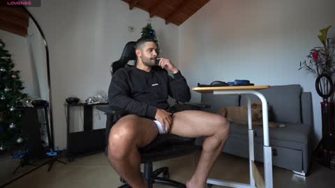 Luis    Instagram   online show from December 21, 7:49 pm