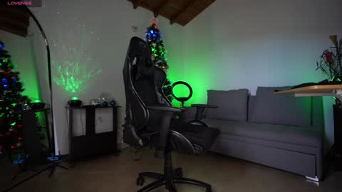 Luis    Instagram   online show from December 24, 6:06 pm