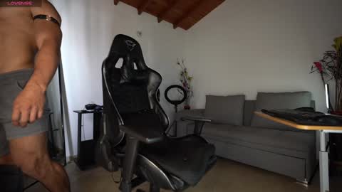 Luis    Instagram   online show from February 1, 2:13 pm