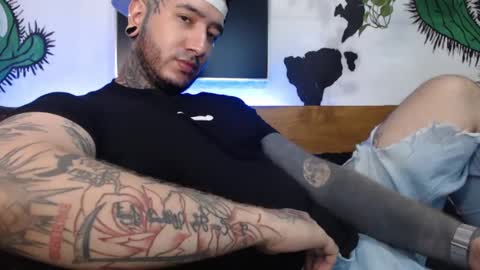 Snapshot of mrmanny__ chatting on February 1, 12:18 am mrmanny__ online show from February 1, 12:18 am