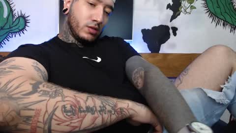 Snapshot of mrmanny__ chatting on February 1, 6:21 am mrmanny__ online show from February 1, 6:21 am