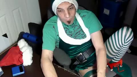 Snapshot of mrmarcxxcam chatting on December 9, 6:01 am MrMarc online show from December 9, 6:01 am