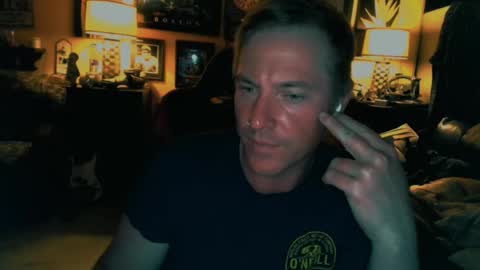 Snapshot of mrmurdoch chatting on October 21, 7:42 am Mr. Murdoch online show from October 21, 7:42 am