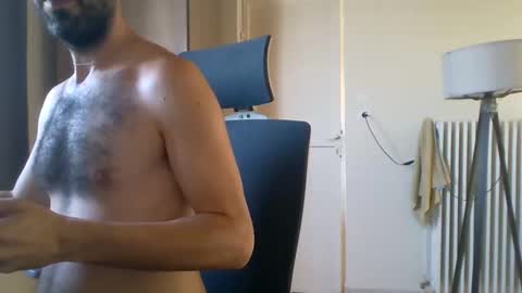 Snapshot of mrralph__90 chatting on May 31, 2:02 pm Mrralph online show from May 31, 2:02 pm