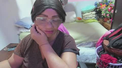 mrs_mommy online show from April 8, 11:59 pm
