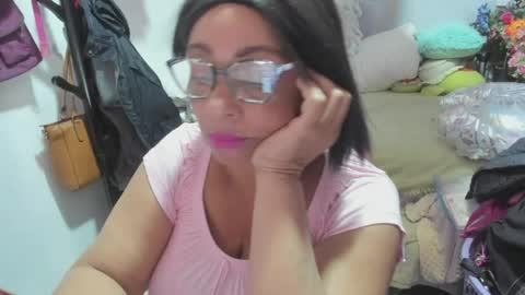 Snapshot of mrs_mommy chatting on May 3, 10:27 pm mrs_mommy online show from May 3, 10:27 pm