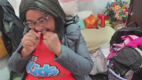 Snapshot of mrs_mommy chatting on May 4, 7:10 pm mrs_mommy online show from May 4, 7:10 pm