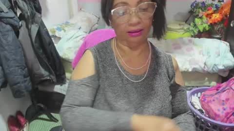 Snapshot of mrs_mommy chatting on May 12, 12:41 am mrs_mommy online show from May 12, 12:41 am