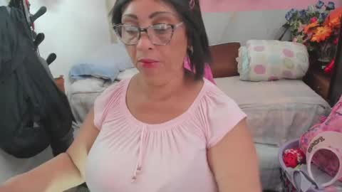 Snapshot of mrs_mommy chatting on May 23, 6:56 pm mrs_mommy online show from May 23, 6:56 pm