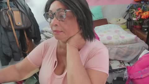 Snapshot of mrs_mommy chatting on June 1, 5:58 pm mrs_mommy online show from June 1, 5:58 pm