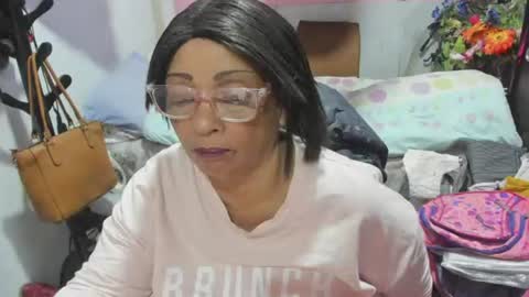 Snapshot of mrs_mommy chatting on June 11, 12:54 am mrs_mommy online show from June 11, 12:54 am