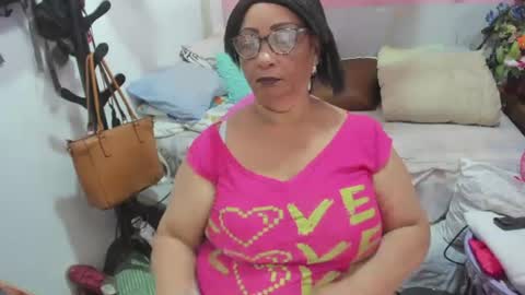 Snapshot of mrs_mommy chatting on June 11, 7:01 pm mrs_mommy online show from June 11, 7:01 pm