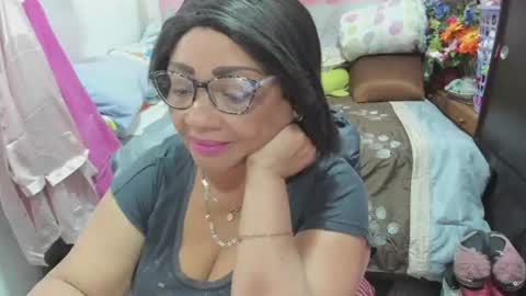 Snapshot of mrs_mommy chatting on June 13, 6:39 pm mrs_mommy online show from June 13, 6:39 pm