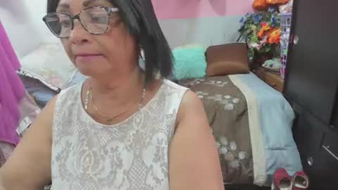 Snapshot of mrs_mommy chatting on June 15, 6:54 pm mrs_mommy online show from June 15, 6:54 pm