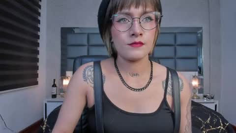 Snapshot of mrs_regina_clk chatting on May 29, 3:26 am Regina online show from May 29, 3:26 am