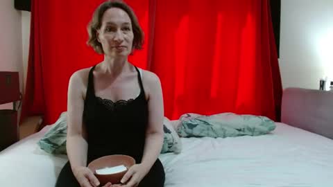 Snapshot of mrs_velvet_vixen_and_mr_stud chatting on August 3, 9:04 am Mrs Velvet Vixen online show from August 3, 9:04 am