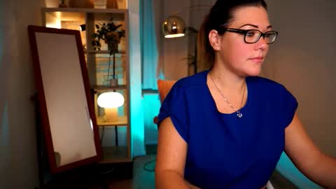 Snapshot of mrsfllowerr chatting on October 8, 4:37 pm Tamara online show from October 8, 4:37 pm