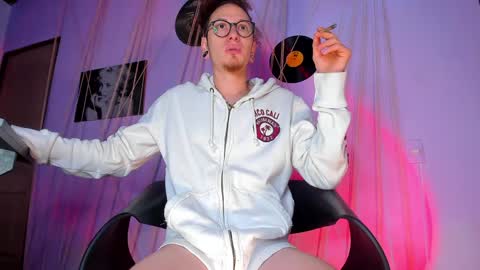 Snapshot of mrshaggy_ chatting on January 29, 12:35 pm Mr Shaggy online show from January 29, 12:35 pm