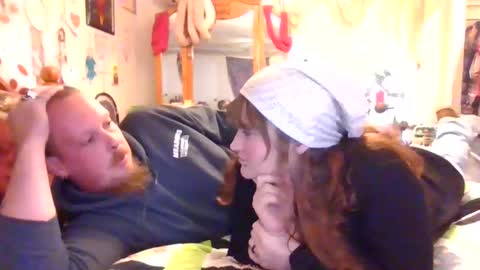 Snapshot of mrsluna19 chatting on December 29, 7:43 pm MrsLuna19 online show from December 29, 7:43 pm