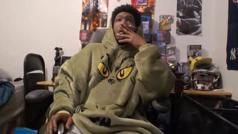 Snapshot of mrsoonicexrated chatting on December 3, 9:40 am mrsoonicexrated online show from December 3, 9:40 am