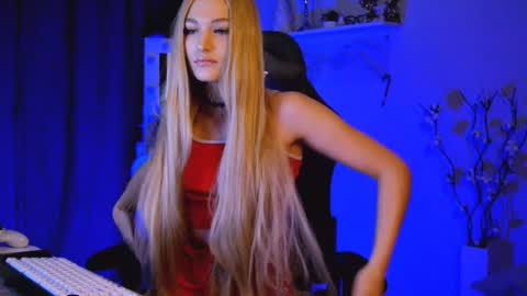 YOUR OWNER online show from December 8, 11:51 pm