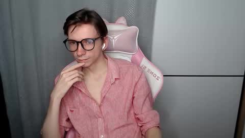 Snapshot of mrv1rginvibes chatting on December 3, 2:04 pm Shy Boy online show from December 3, 2:04 pm