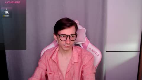 Snapshot of mrv1rginvibes chatting on December 16, 10:20 am Shy Boy online show from December 16, 10:20 am