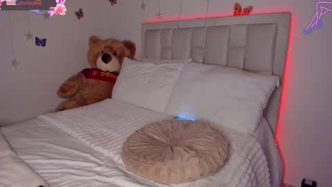 Snapshot of ms_afrodita_ chatting on December 15, 7:51 pm Tania online show from December 15, 7:51 pm