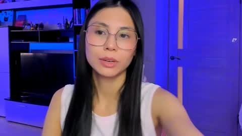 ms_emily_ online show from May 13, 11:18 am
