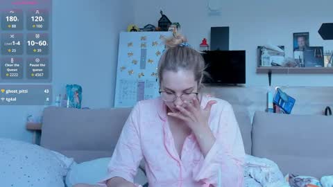 Snapshot of ms_foryou chatting on May 10, 4:17 am Ms ForYOU online show from May 10, 4:17 am