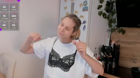Snapshot of ms_foryou chatting on May 20, 3:18 pm Ms ForYOU online show from May 20, 3:18 pm