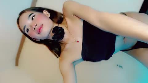Snapshot of mscherry_ chatting on June 6, 9:52 pm mscherry_ online show from June 6, 9:52 pm