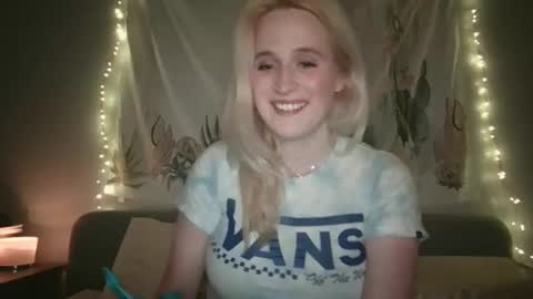 Snapshot of msclairewhatever chatting on November 11, 7:52 am msclairewhatever online show from November 11, 7:52 am