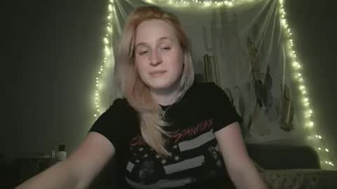 Snapshot of msclairewhatever chatting on December 1, 7:35 am msclairewhatever online show from December 1, 7:35 am