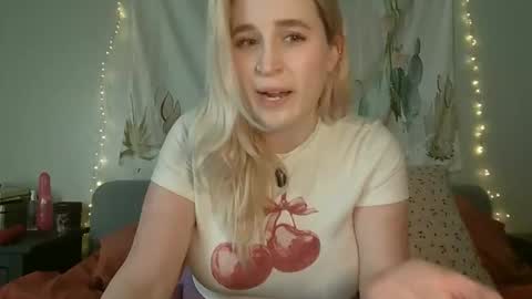 Snapshot of msclairewhatever chatting on February 6, 7:39 pm msclairewhatever online show from February 6, 7:39 pm